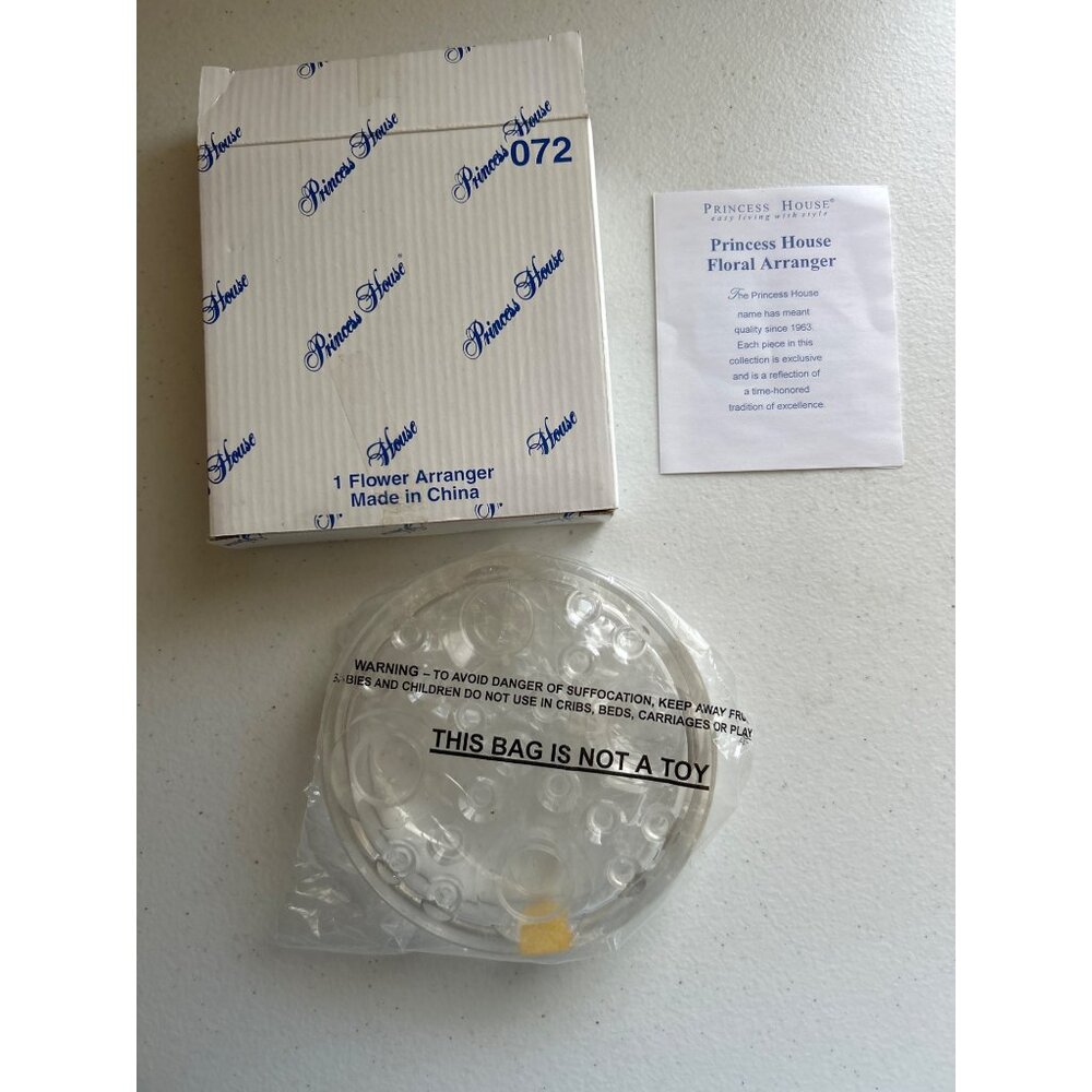 Princess House Exclusive Clear Plastic Floral Flower Arranger Round